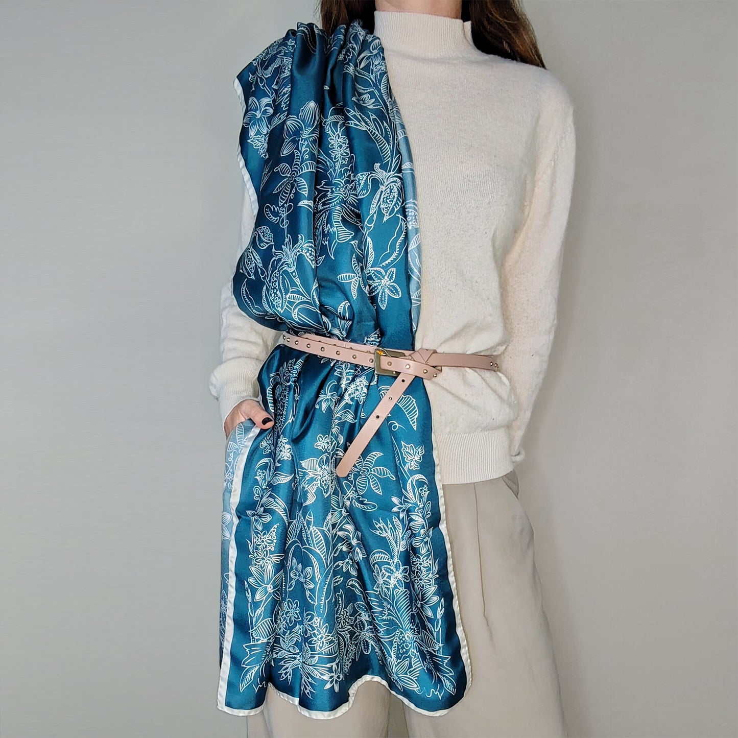 Stola in seta | Il sogno floreale | ottanio e avorio