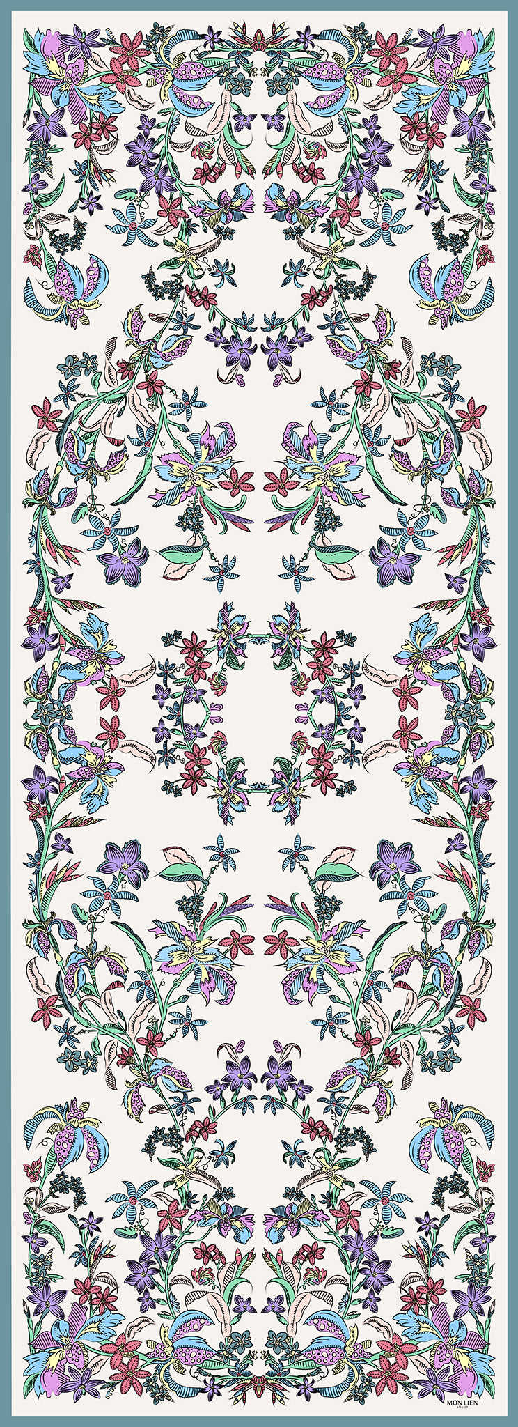 stola in seta rettangolare con disegno di fiori multicolore su sfondo chiaro