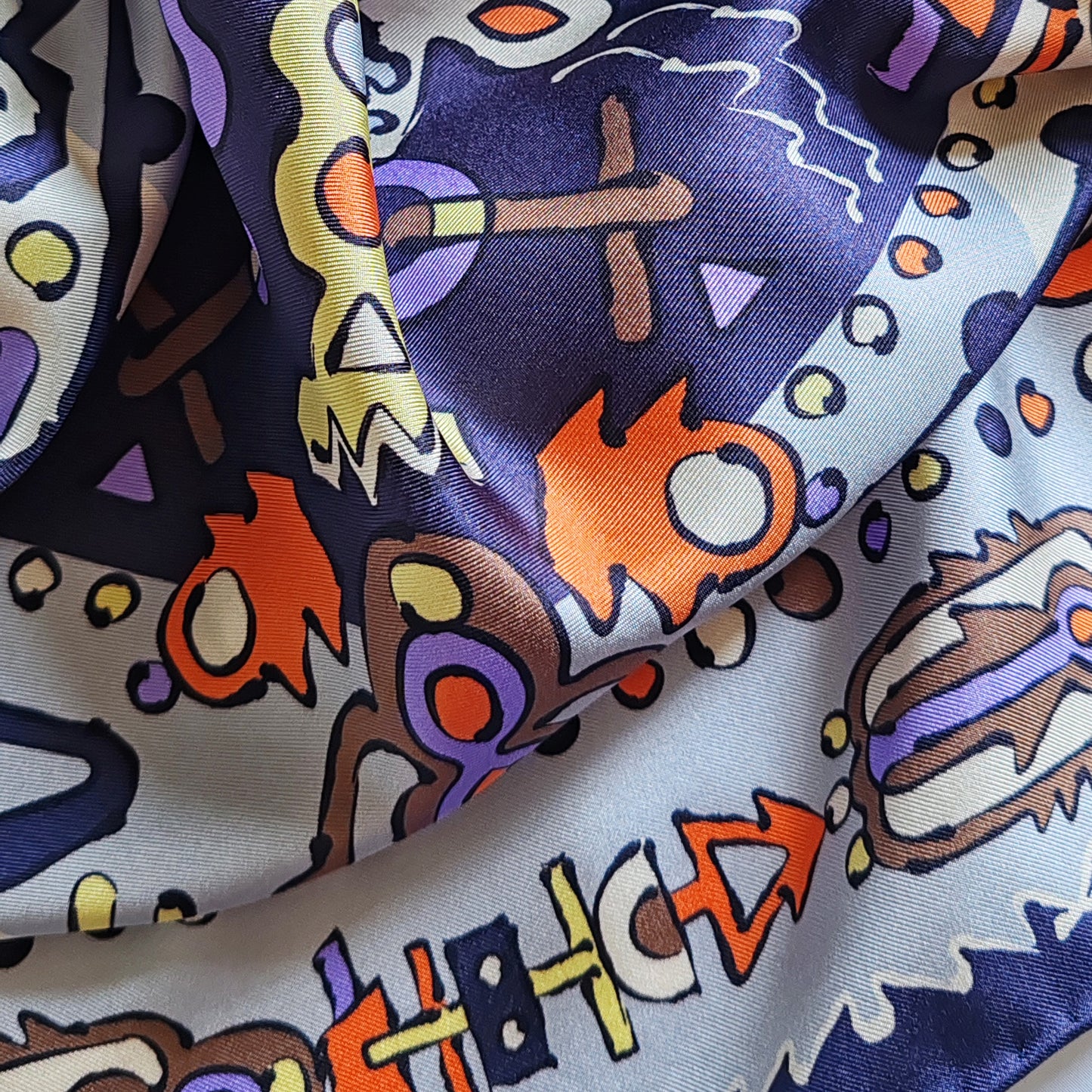 Foulard carré in seta | Il totem | grigio e arancione