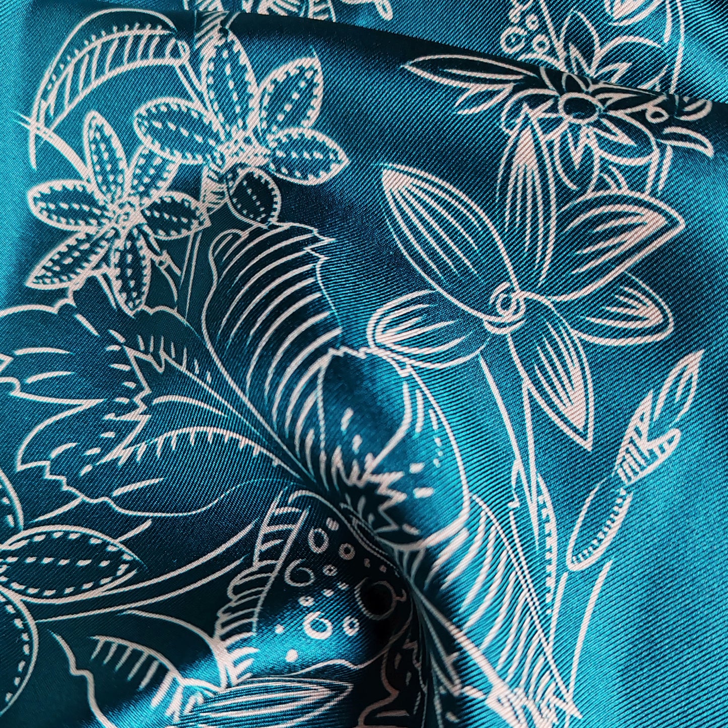 lunga stola a fiori bicolore avorio blu ottanio stampati su seta