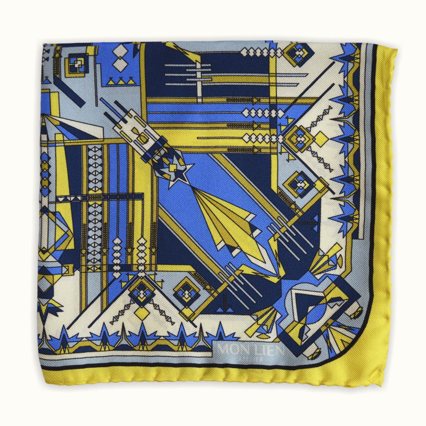 fazzoletto da taschino vista angolo piegato con bordo unito giallo e interno stampato struttura misteriosa  dalla palette accativante