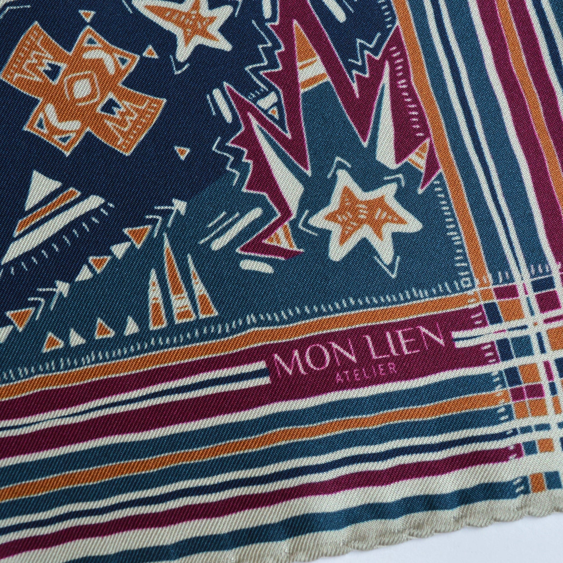 pochette con bordo a righe in seta di alta qualità stampata con disegno ideale per tutte le occasioni