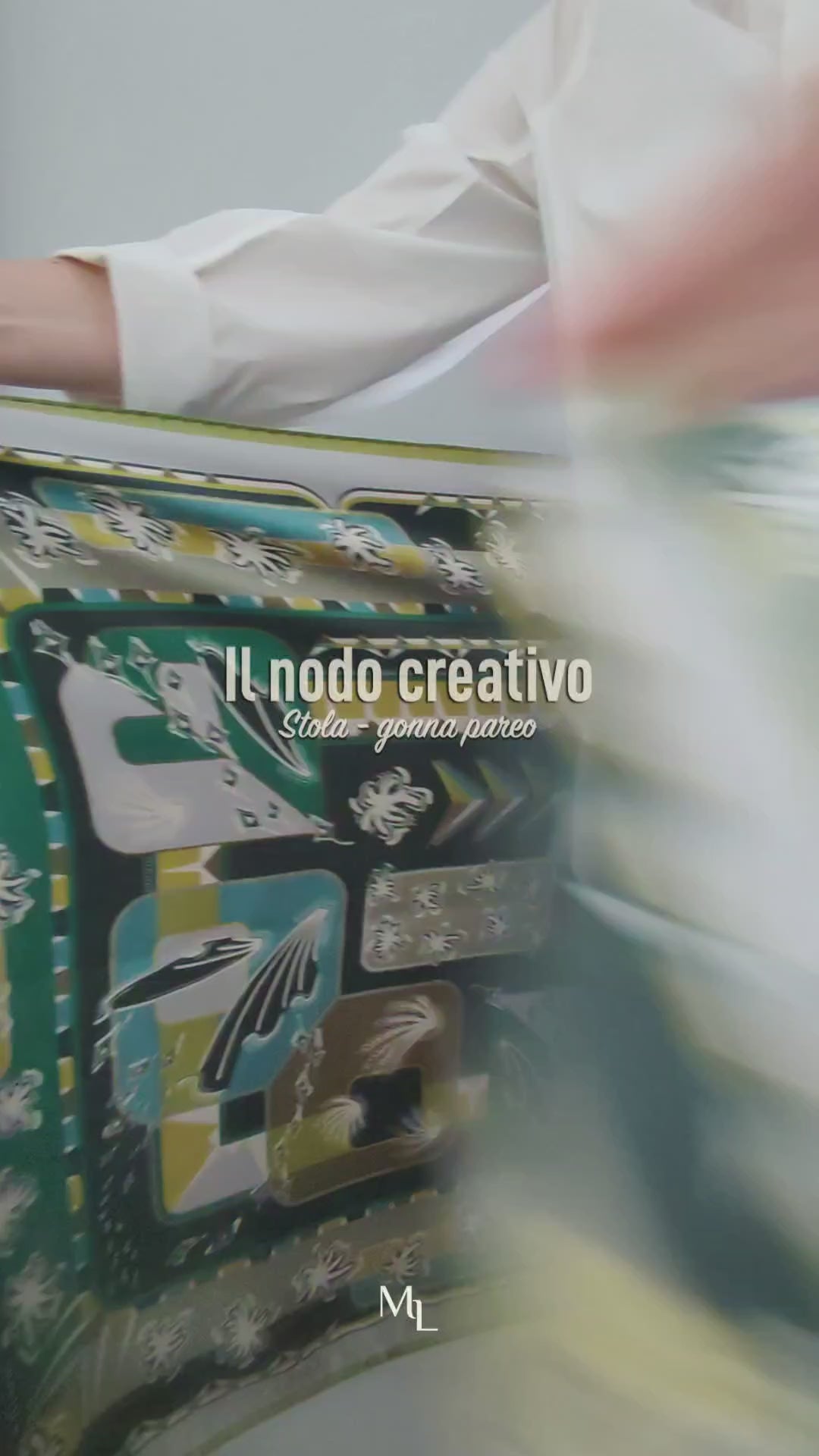 video tutorial come indossare stola in seta styling gonna pareo chic 