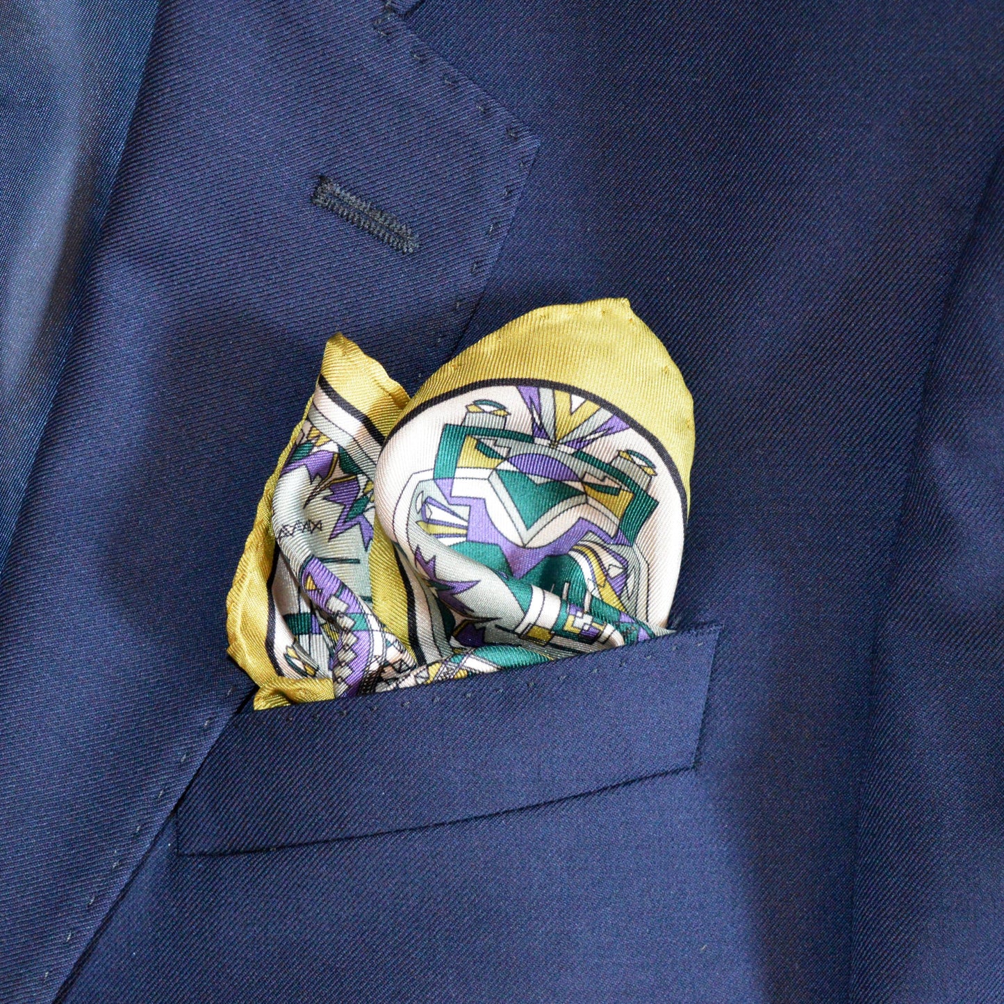trendy pochette in tasca da completo con disegno geometrico verde giallo viola avorio