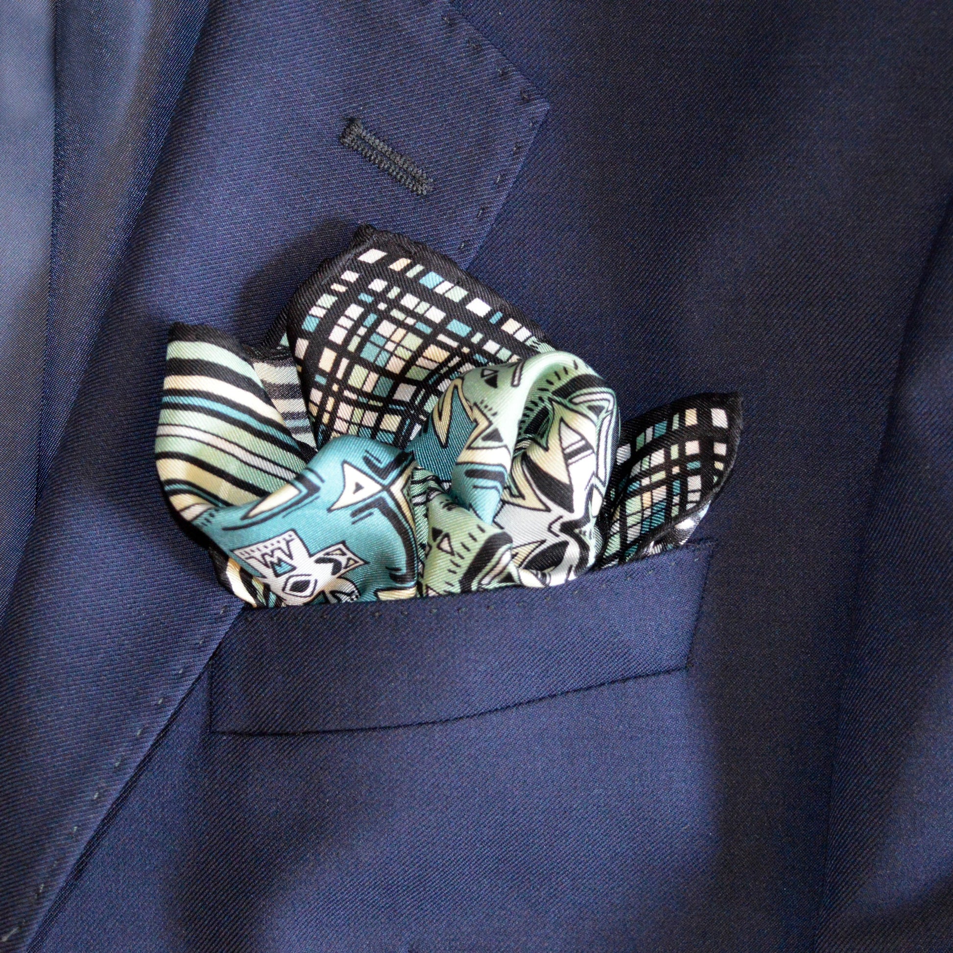 pochette casual da uomo in pura seta sulla giacca